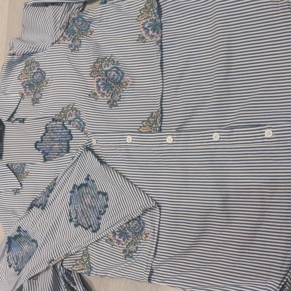 Zara small shirt with ties - Picture 3 of 7